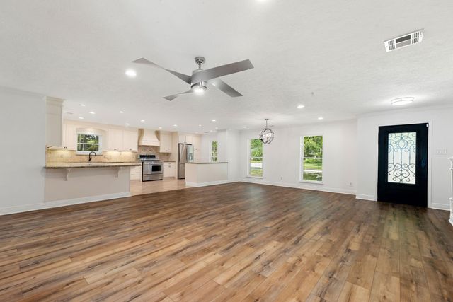 27202 Wells Lane, Conroe, TX 77385