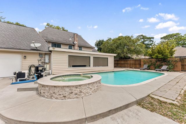 27202 Wells Lane, Conroe, TX 77385