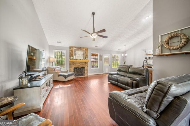 174 Foxtail Pass, Acworth, GA 30101