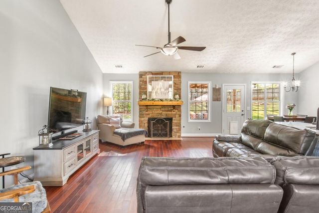 174 Foxtail Pass, Acworth, GA 30101