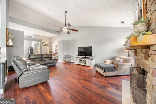 174 Foxtail Pass, Acworth, GA 30101