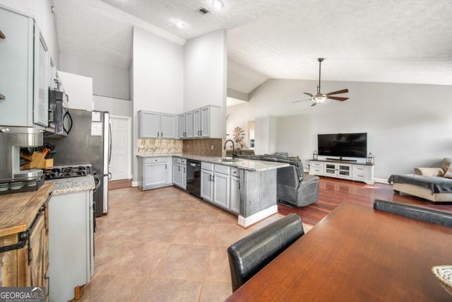 174 Foxtail Pass, Acworth, GA 30101