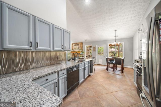 174 Foxtail Pass, Acworth, GA 30101