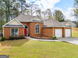 174 Foxtail Pass, Acworth, GA 30101