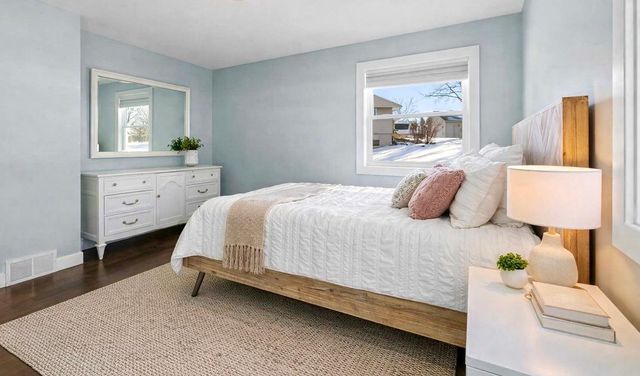 605 Kingsview Lane N, Plymouth, MN 55447