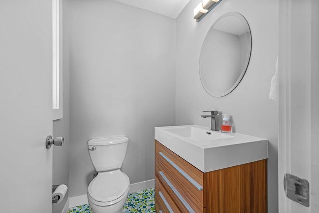 605 Kingsview Lane N, Plymouth, MN 55447