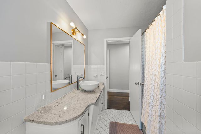 605 Kingsview Lane N, Plymouth, MN 55447