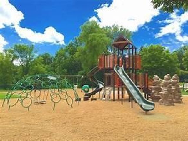 605 Kingsview Lane N, Plymouth, MN 55447