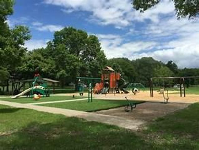 605 Kingsview Lane N, Plymouth, MN 55447