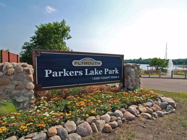 605 Kingsview Lane N, Plymouth, MN 55447