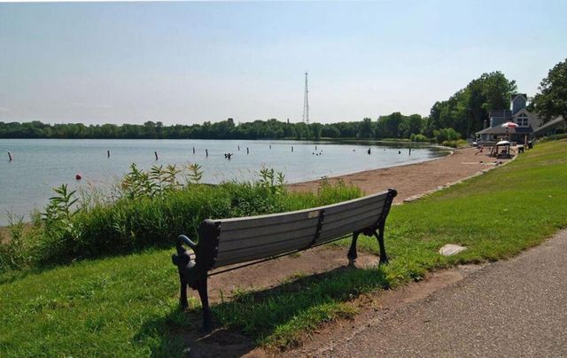 605 Kingsview Lane N, Plymouth, MN 55447