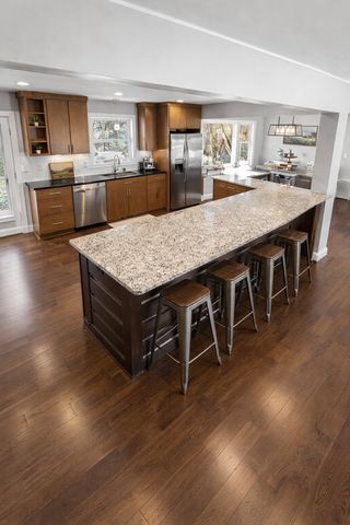 605 Kingsview Lane N, Plymouth, MN 55447