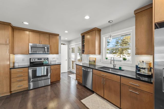 605 Kingsview Lane N, Plymouth, MN 55447