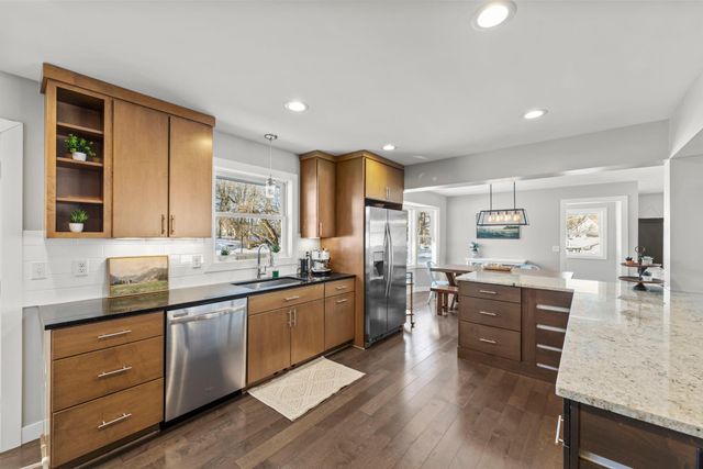 605 Kingsview Lane N, Plymouth, MN 55447