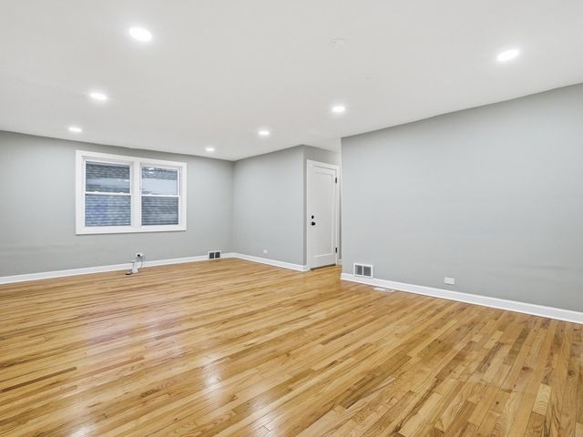 8011 S Dante Avenue, Chicago, IL 60619