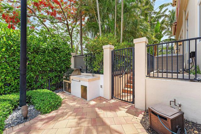 453 NE 19th Avenue, Deerfield Beach, FL 33441