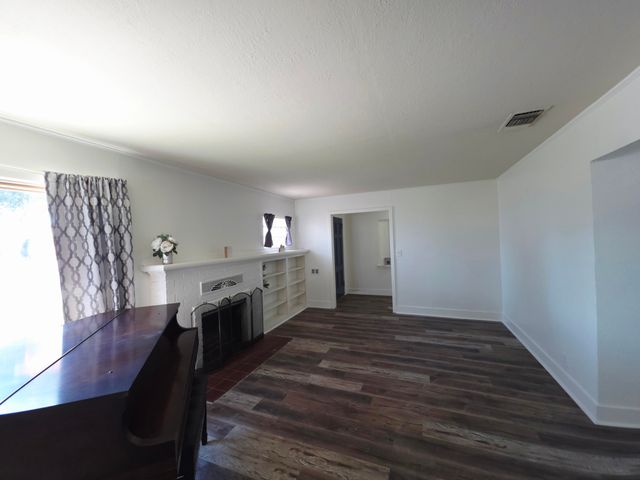 1735 E Princeton Avenue, Fresno, CA 93703