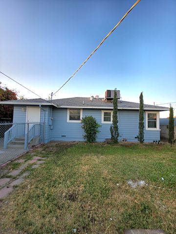 1735 E Princeton Avenue, Fresno, CA 93703