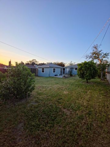 1735 E Princeton Avenue, Fresno, CA 93703