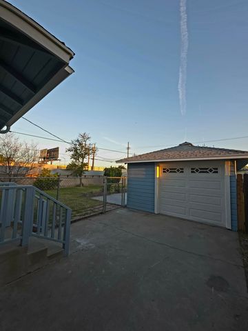 1735 E Princeton Avenue, Fresno, CA 93703