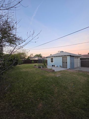 1735 E Princeton Avenue, Fresno, CA 93703