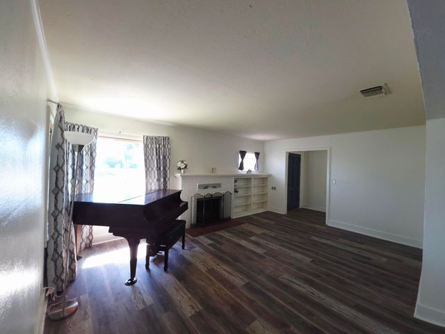 1735 E Princeton Avenue, Fresno, CA 93703