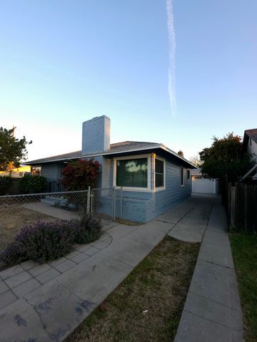 1735 E Princeton Avenue, Fresno, CA 93703