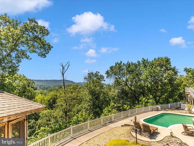 2305 MOUNT EPHRAIM RD, Adamstown, MD 21710