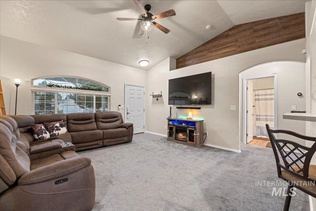 14413 Gresham Dr, Caldwell, ID 83607