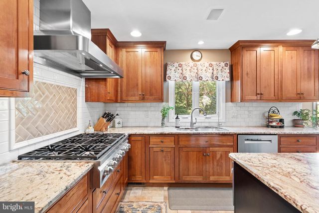 14 SPRINGWOOD DR, Lawrenceville, NJ 08648