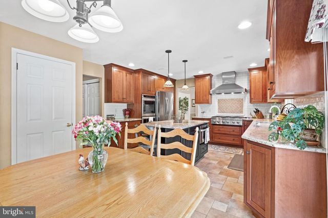 14 SPRINGWOOD DR, Lawrenceville, NJ 08648