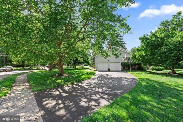14 SPRINGWOOD DR, Lawrenceville, NJ 08648