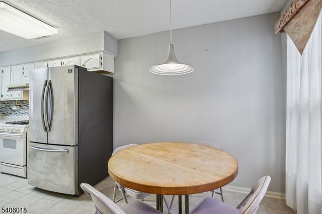 82 Castleton Rd, Montgomery Twp., NJ 08540