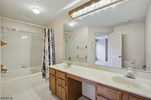 82 Castleton Rd, Montgomery Twp., NJ 08540