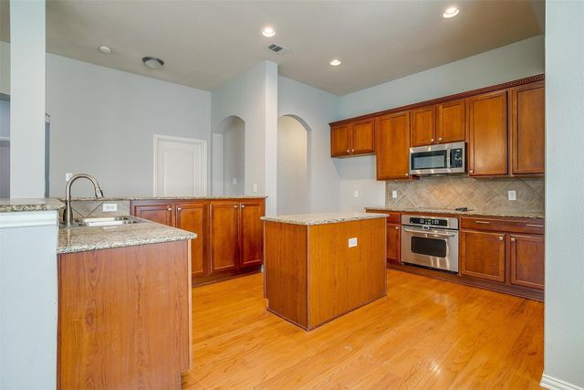 1721 Castle Creek Drive, Little Elm, TX 75068