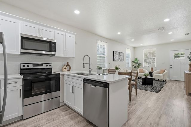 7608 N HUNTLEY AVENUE, Tampa, FL 33604