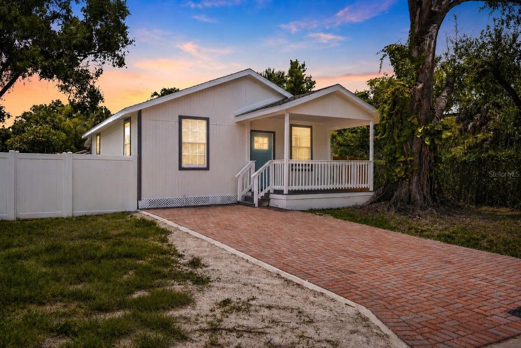 7608 N HUNTLEY AVENUE, Tampa, FL 33604