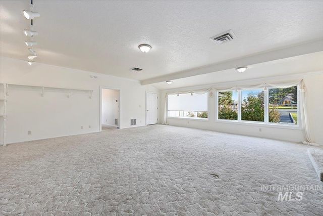 4033 Canyon Ridge Dr, Twin Falls, ID 83301