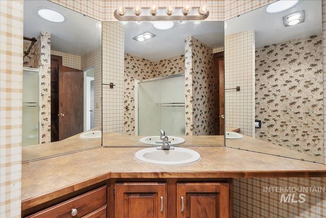 4033 Canyon Ridge Dr, Twin Falls, ID 83301