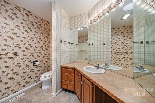 4033 Canyon Ridge Dr, Twin Falls, ID 83301