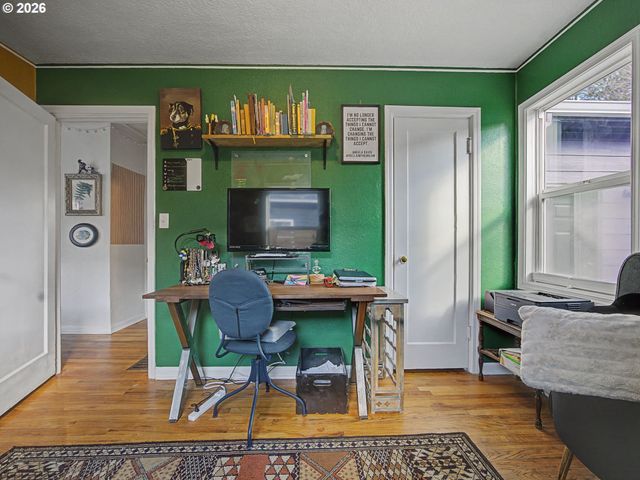 3608 Se CENTER St, Portland, OR 97202