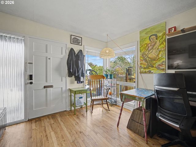 3608 Se CENTER St, Portland, OR 97202