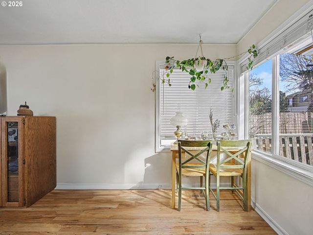 3608 Se CENTER St, Portland, OR 97202