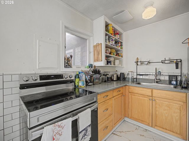 3608 Se CENTER St, Portland, OR 97202