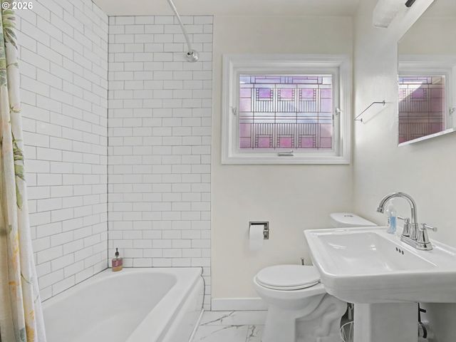 3608 Se CENTER St, Portland, OR 97202