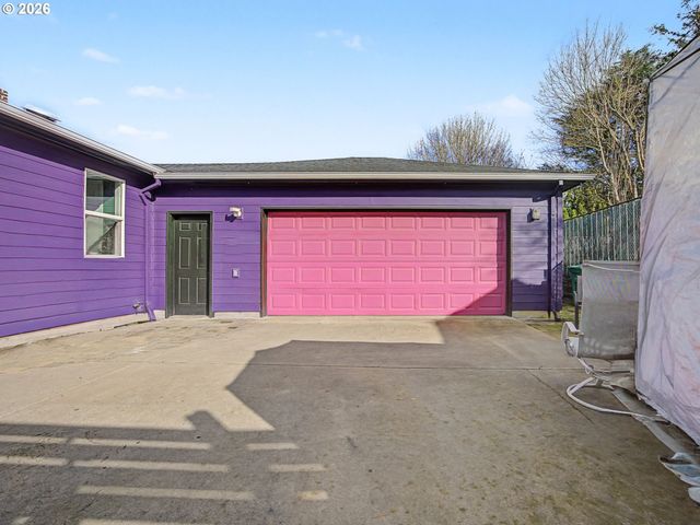 3608 Se CENTER St, Portland, OR 97202