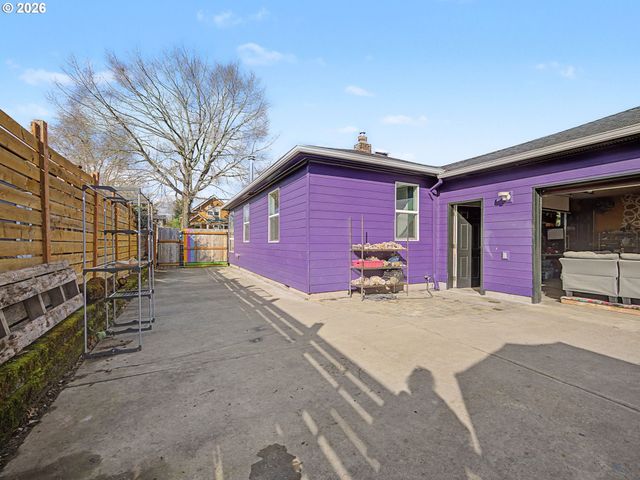 3608 Se CENTER St, Portland, OR 97202