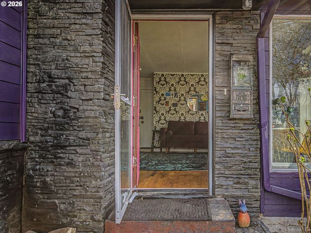 3608 Se CENTER St, Portland, OR 97202