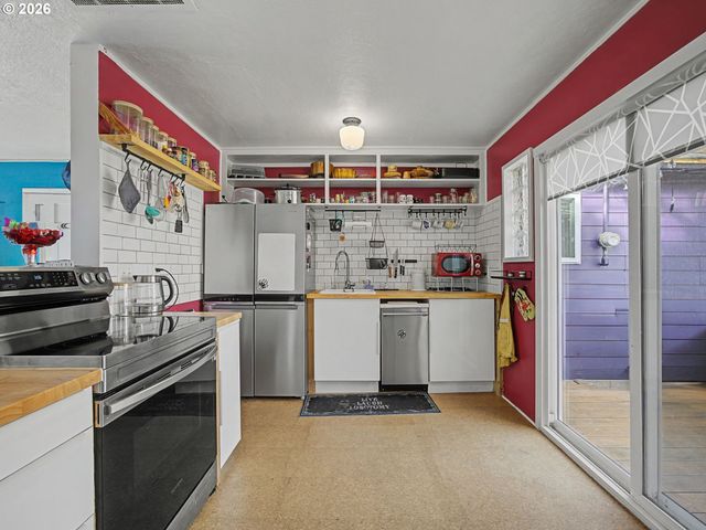 3608 Se CENTER St, Portland, OR 97202