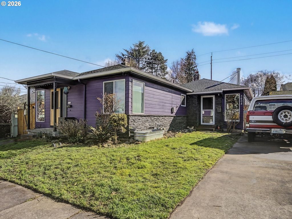 3608 Se CENTER St, Portland, OR 97202